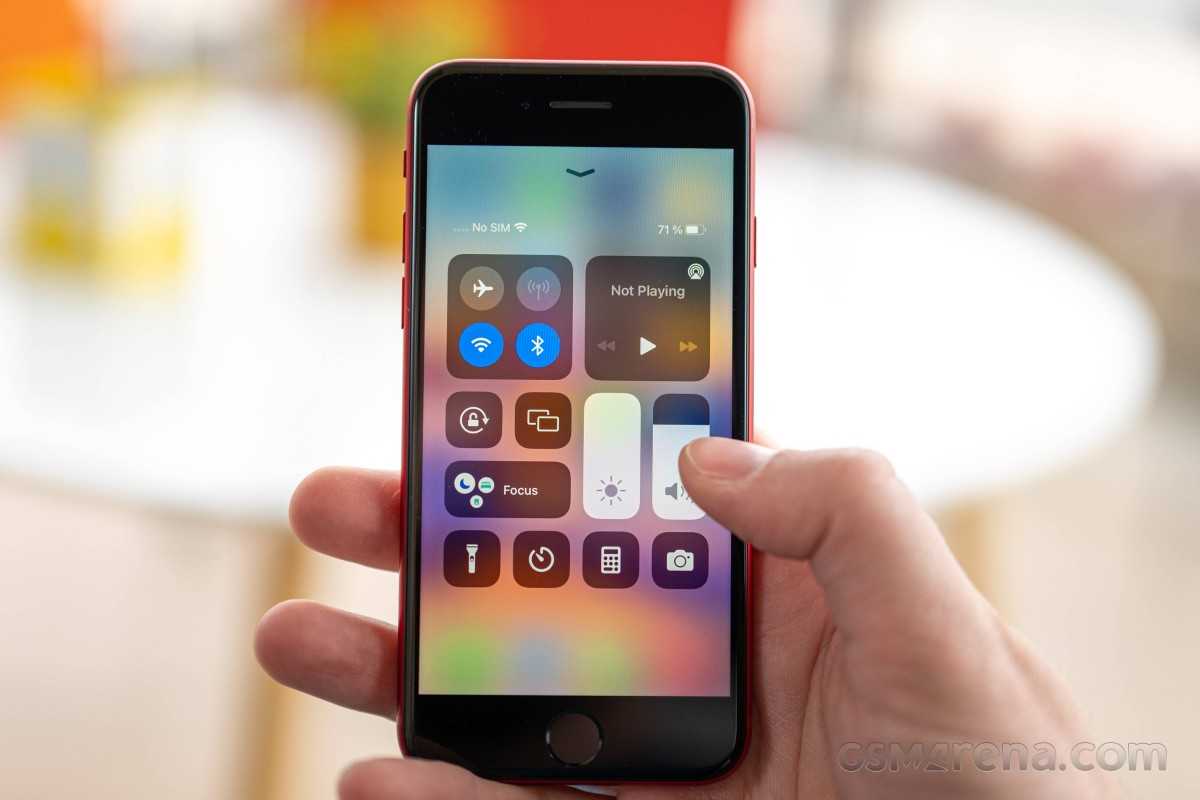 Apple iphone se (2022) vs iphone 12 mini - phonearena