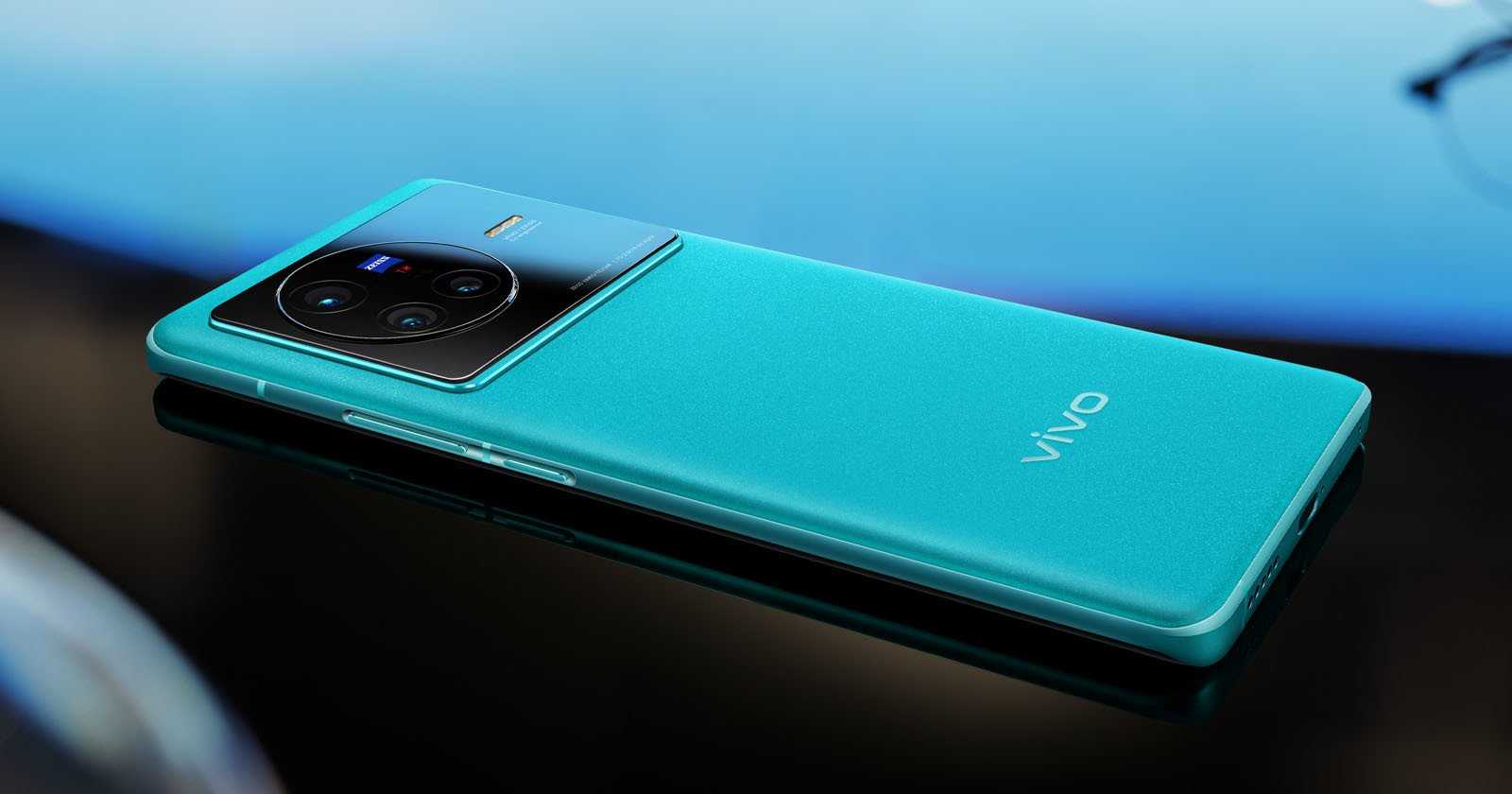 Чип: Qualcomm SM8450 Snapdragon 8 Gen 1 Память: 12512 GB Экран: 678 OLED 120Гц Аккумулятор: 4700мАч , беспроводная зарядка Оценка: 10 из 10